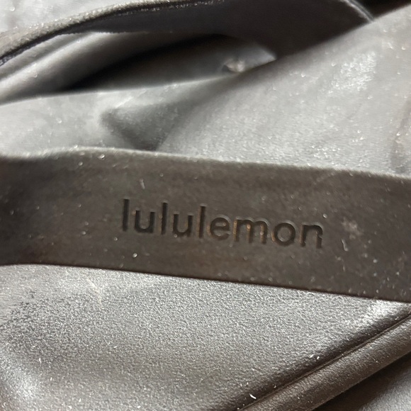 Lululemon Black Flip Flops. Brand new - Picture 2 of 3